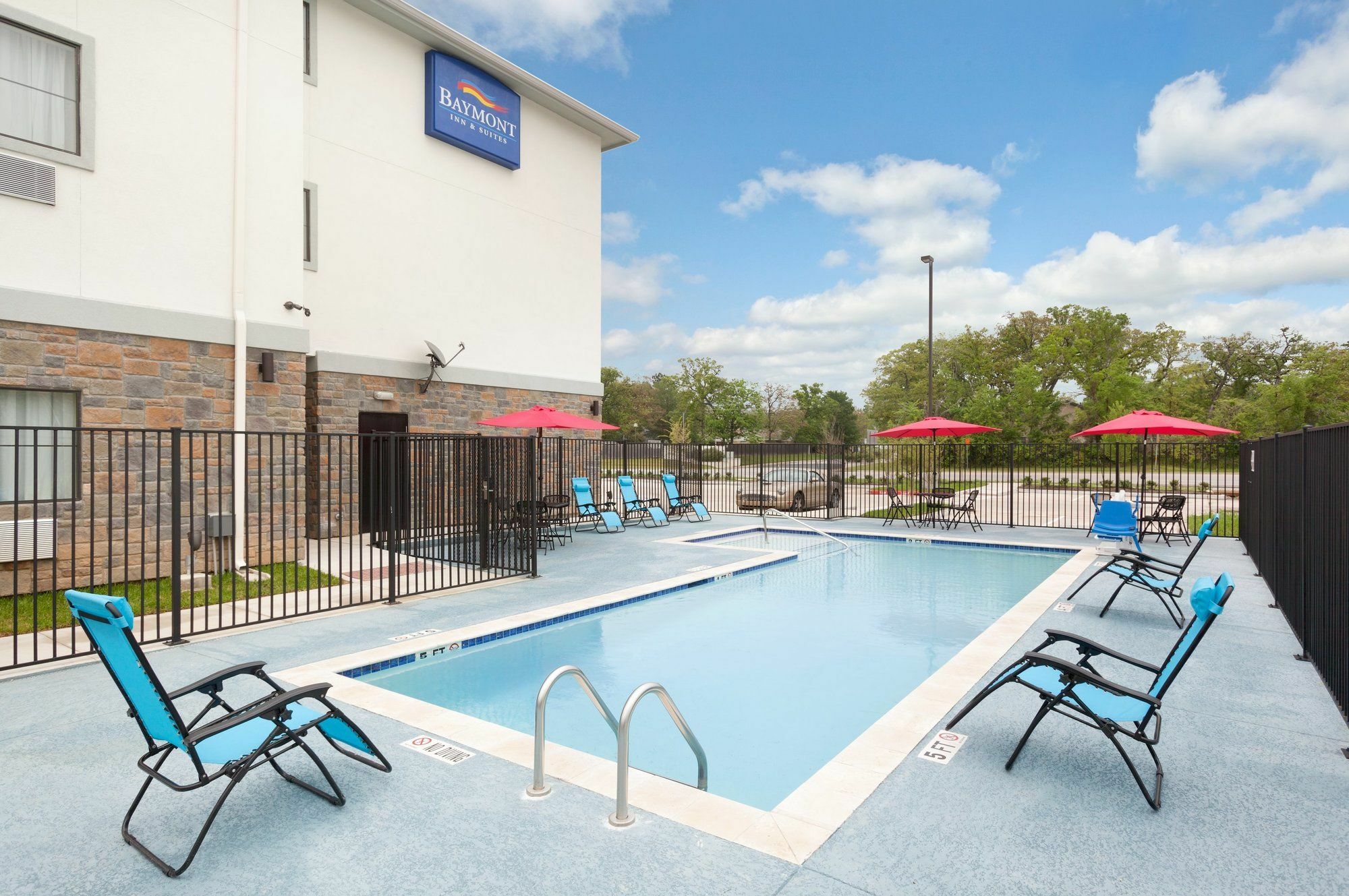 Baymont By Wyndham College Station Hotel Exterior photo